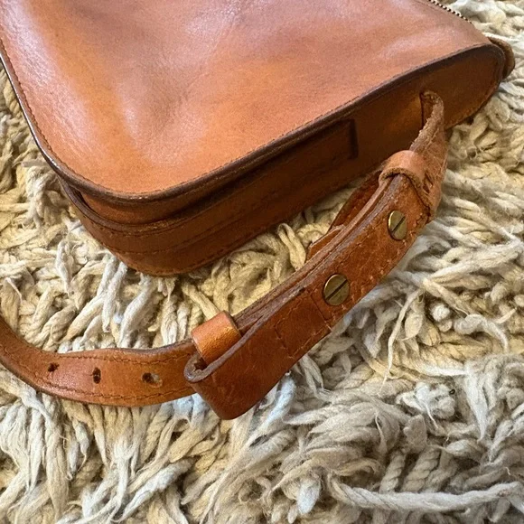 $98 Madewell The Simple Crossbody Bag Tan Leather Crossbody Bag - Picture 6 of 8